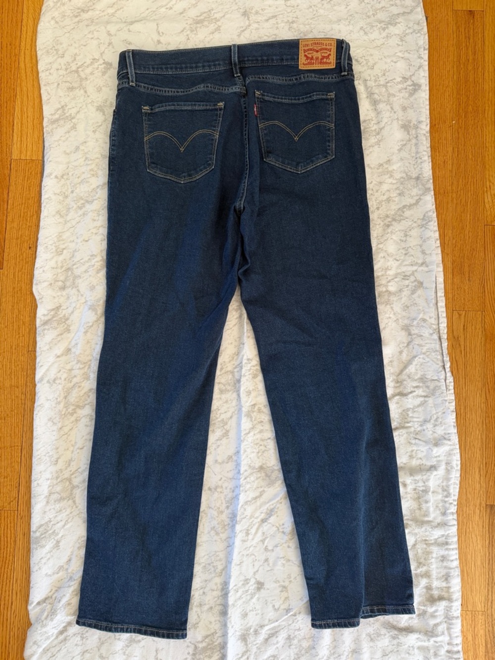 Levi's Women's Straight Leg Jeans in Dark Blue Denim - Picture 2 of 4